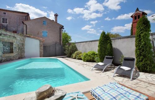 Puntera House | Luxurious Holiday Home in Barban with Private Pool