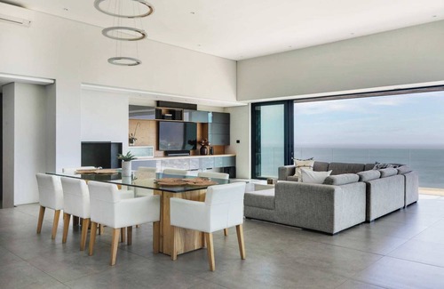 Camps Bay Villa | Luxurious Holiday Villa w/Views, Pool & Jacuzzi (Halo Villa)