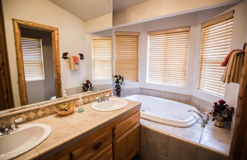 Summit Estates House | Luxurious home and perfect LOCATION!! Walk to Snow Summit.