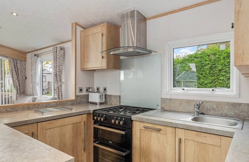 Narberth House | Luxurious modern caravan with one double with en suite W.
