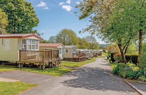 Narberth House | Luxurious modern caravan with one double with en suite W.