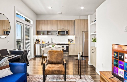 West Oak Hill Apartment | Luxurious New Unit|1Bd1Ba|Pool, Golf Sim