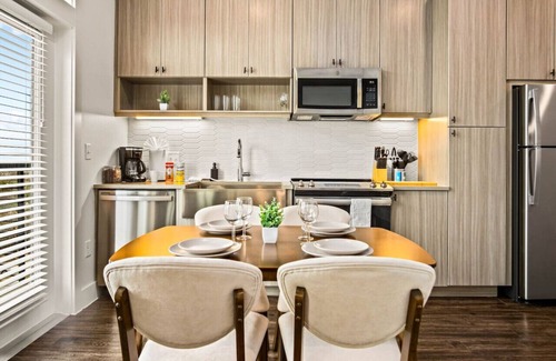 West Oak Hill Apartment | Luxurious New Unit|1Bd1Ba|Pool, Golf Sim