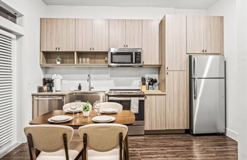 West Oak Hill Apartment | Luxurious New Unit|1Bd1Ba|Pool, Golf Sim