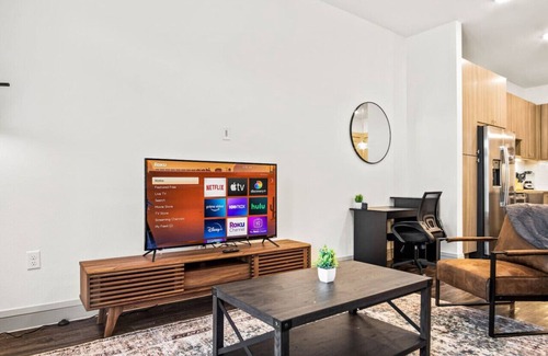 West Oak Hill Apartment | Luxurious New Unit|1Bd1Ba|Pool, Golf Sim
