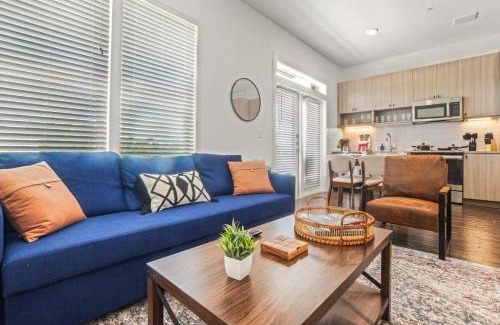 West Oak Hill Apartment | Luxurious New Unit Studio2Ba Pool, Golf Sim