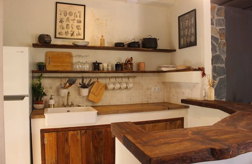 Albunuelas House | luxurious off-grid cabin retreat in sierra de Tejeda - río verde