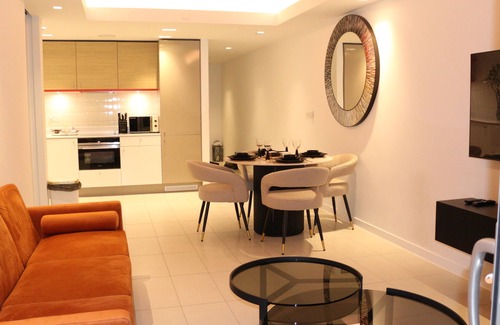 Docklands Apartment | Luxurious one bedroom apartment in London with WiFi and free parking