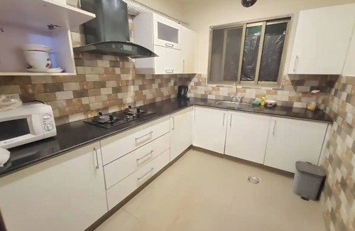 E-11 Sector Apartment | Luxurious & Peaceful 2 bedroom Apt, Wifi + 55" LED