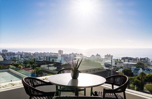 Three Anchor Bay Apartment | Luxurious Penthouse w/Sweeping Views Sea Point Penthouse