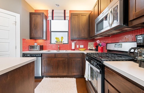 North Austin Civic Association Condo | LUXURIOUS Posh Condo 3 Beds/3 Full Baths! Upscale Deco 5 Minutes From The Domain