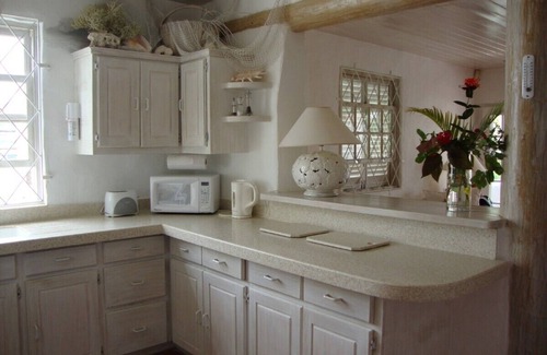 Mullins Apartment | Luxurious Private Apartment with pool 4 minutes walk to Mullins Beach West Coast