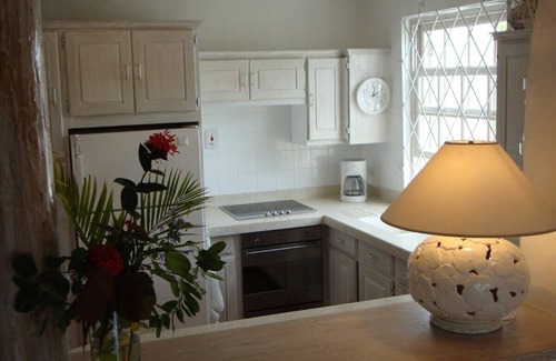 Mullins Apartment | Luxurious Private Apartment with pool 4 minutes walk to Mullins Beach West Coast