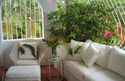 Mullins Apartment | Luxurious Private Apartment with pool 4 minutes walk to Mullins Beach West Coast