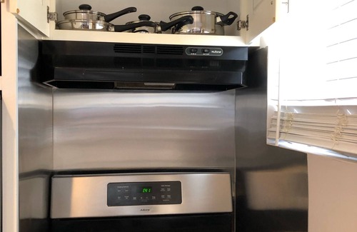 Lake Balboa House | Luxurious Private Guesthouse in Sherman Oaks