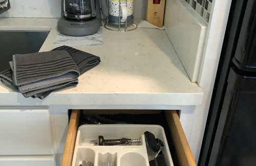 Lake Balboa House | Luxurious Private Guesthouse in Sherman Oaks