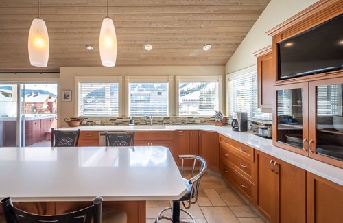Okanagan-Similkameen House | Luxurious Quail Crossing Residence at Apex Mountain Resort
