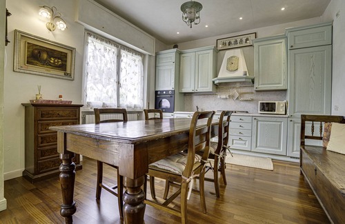 Toscolano Maderno House | Luxurious Residence in Central Location a Few Steps from the Lake with AC and WIFI