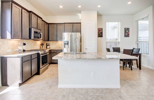 Richmond House | Luxurious Richmond Townhouse - 3 BR, Fenced Yard, Family-Friendly!