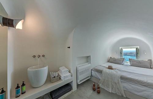 Fira Villa | Luxurious Santorini Penthouse Villa 1 Bedroom Magical Caldera Sea Views & Outdoor Hot Tub Fira