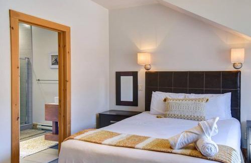 Lac Superieur Village House | Luxurious Scandinavian Cottage with Private Jacuzzi