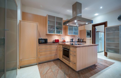 Urbanizacion el Rosario Villa | Luxurious southeast-facing villa with 5 bedrooms, heated pool, BBQ, sea views