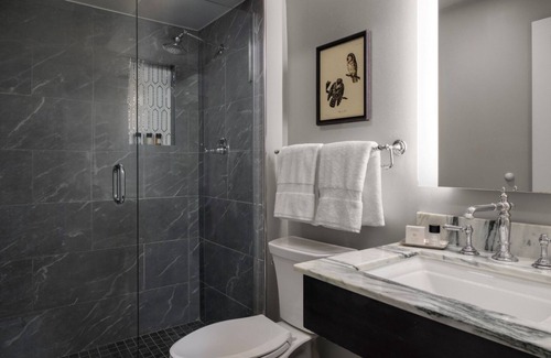 Manchester Hotel | Luxurious Spa Stay with Indoor Pool & Access to Green Mountains