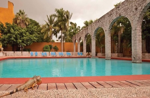 Las Gaviotas Condo | Luxurious Studio Suite at El Cid Granada Hotel