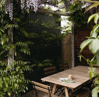 Bendigo House | Luxurious terrace home in heart of town