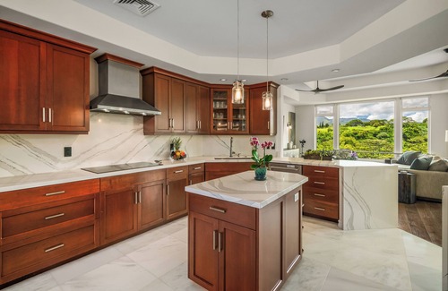 Queen Emmas Bluffs House | Luxurious Townhome in Prestigious Ka'iulani