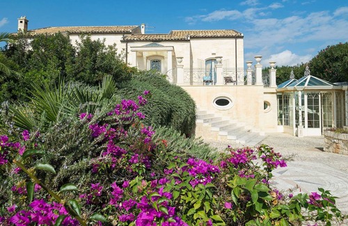 Donnalucata House | Luxurious Villa in Donnalucata with Pool