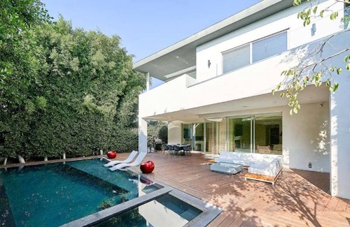 Greater Wilshire - Hancock Park Villa | Luxurious Villa Located in Hancock Park