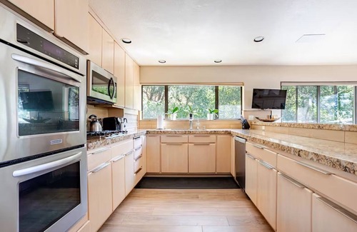 Sonoma Villa | Luxurious Villa, Privacy, Serenity, Pool with Hot Tub, Extensive Gardens, Views