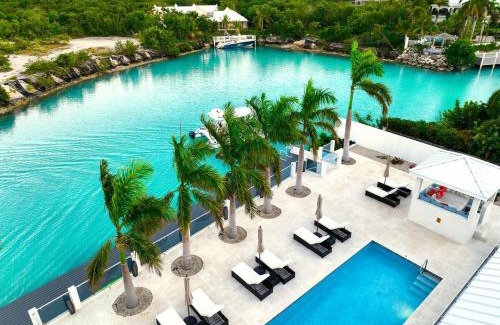Leeward Settlement Villa | Luxurious Waterfront Sunset Bay Villa