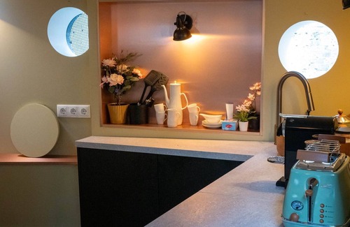 Nieuwmarkt en Lastage Boat Rental | Luxurious wellness houseboat - Sailors Suite