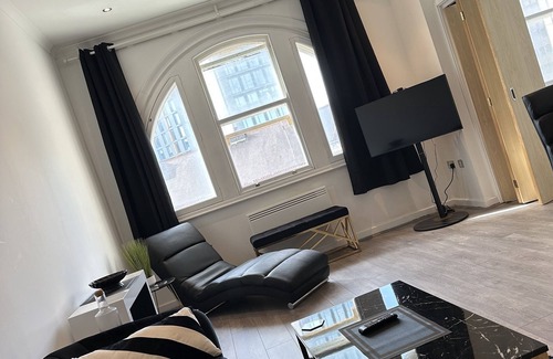 Cardiff City Centre Apartment | * Luxury 1 Bed Penthouse - City Center * NEXT TO STADIUM