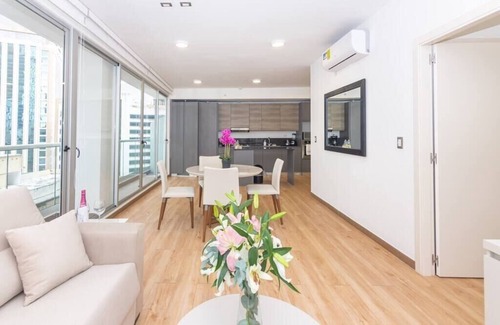 Marbella Apartment | Luxury 1 bedroom apt free parking and balcony