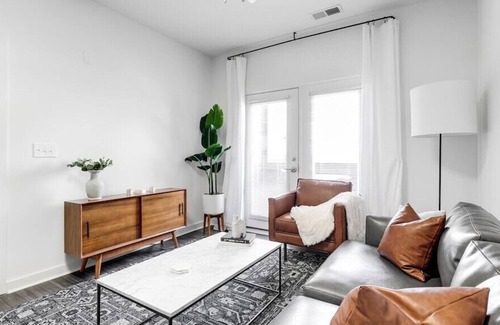 Richmond Apartment | Luxury 1 Bedroom Unit In Scotts Addition