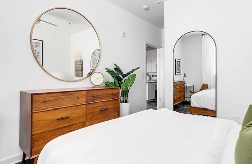 Richmond Apartment | Luxury 1 Bedroom Unit In Scotts Addition