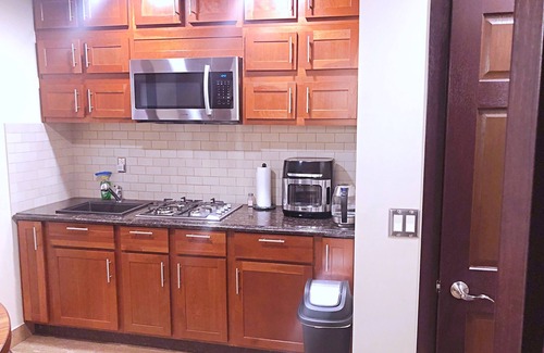 Franklin Park House | Luxury 1-bedroom with WiFi, AC in charming Franklin Park