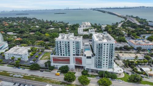 Northeast Miami Apartment | Luxury 1BR in Quadro Miami with Pool and Parking