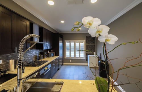 East San Mateo House | Luxury 2/3 townhome in the best neighborhood of San Mateo - next to Wholefoods !