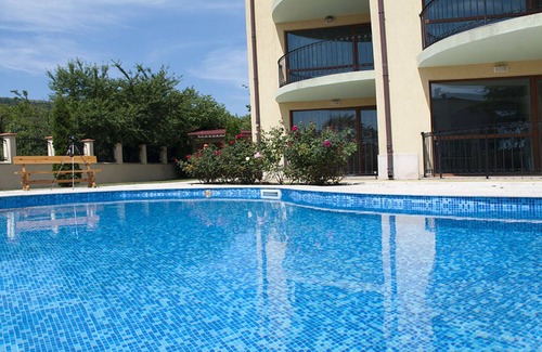 Balchik Apartment | Luxury 2-bdr holiday apartment in African-style decor