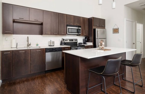 Grandview Heights Apartment | Luxury 2-Bed 2-Bath in Grandview