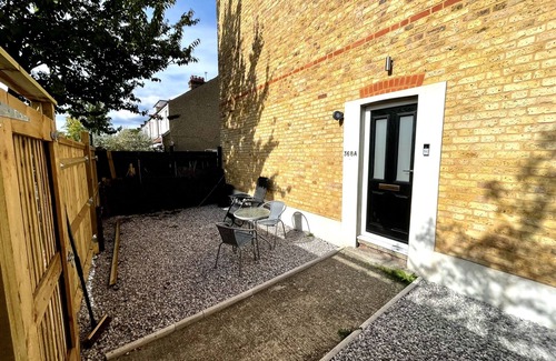 Clock House Apartment | Luxury 2-bed Apartment