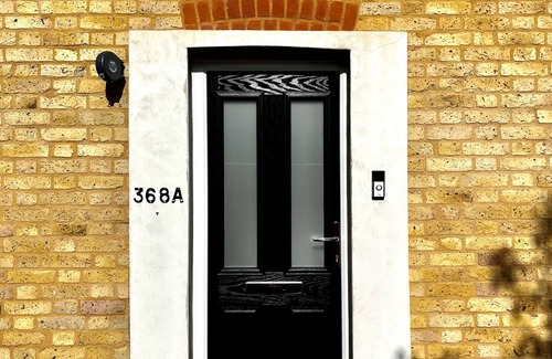 Clock House Apartment | Luxury 2-bed Apartment