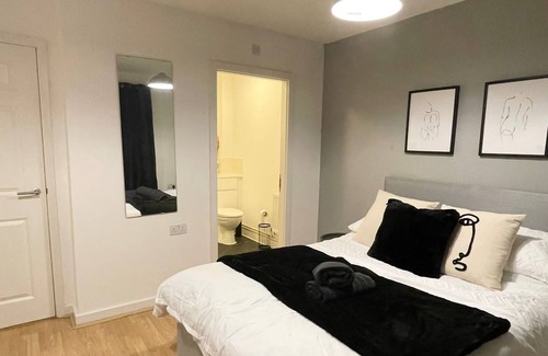Coventry Apartment | Luxury 2 bed Apt-Free parking