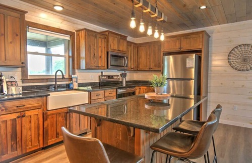 Millersburg Cottage | Luxury 2 Bed/Bath Cottage With Private Hot Tub