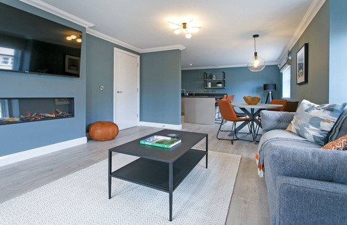 Troon Apartment | Luxury 2 bed Ground Floor apartment in a quiet location close to Royal Troon GC.