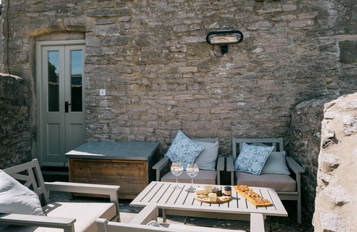 Middleham Cottage | Luxury 2 bed village retreat with 4 pubs & garden with views